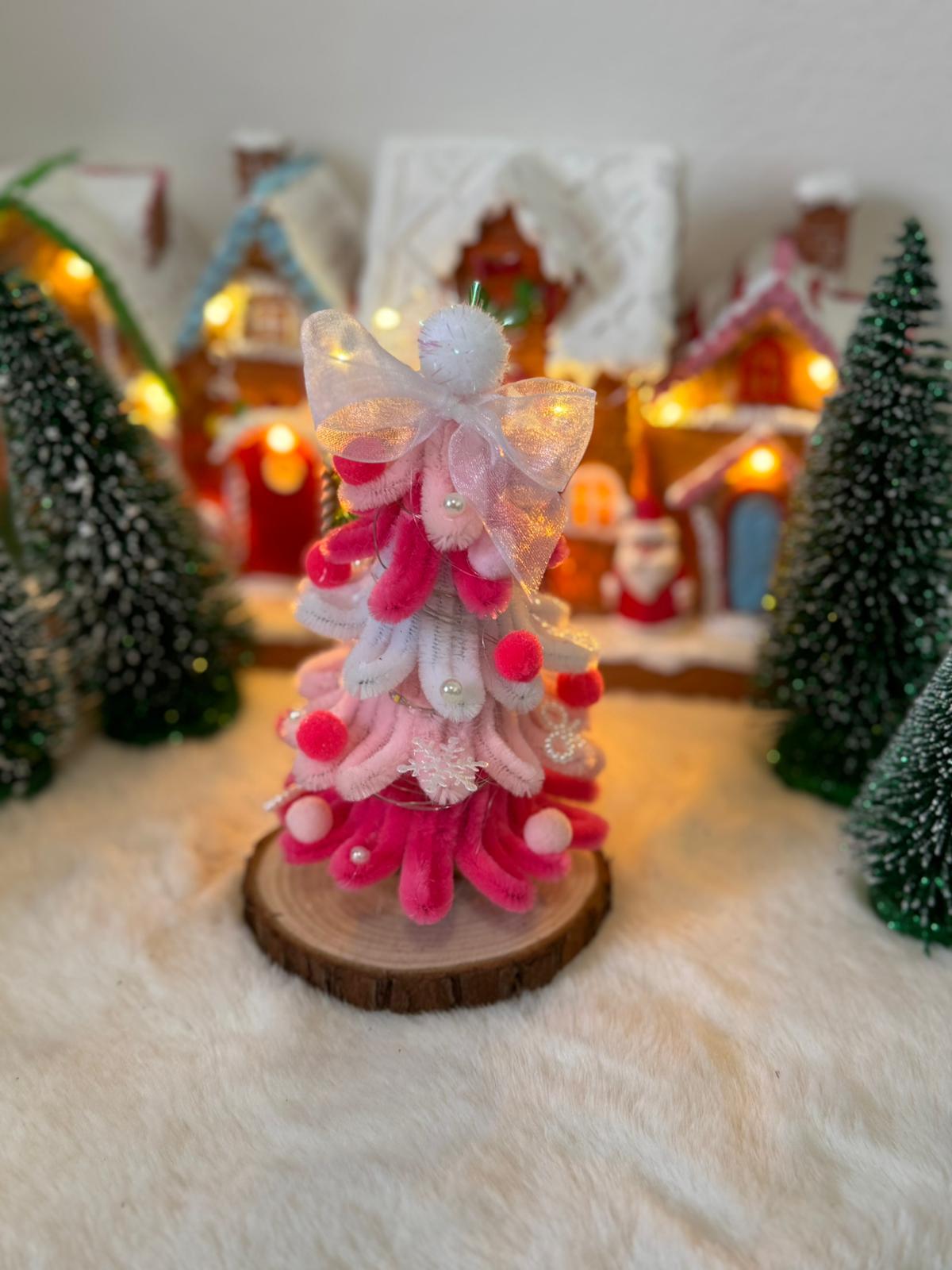 Mini albero di Natale artigianale fatto a mano da Made By Hand Italia, addobbo natalizio sostenibile