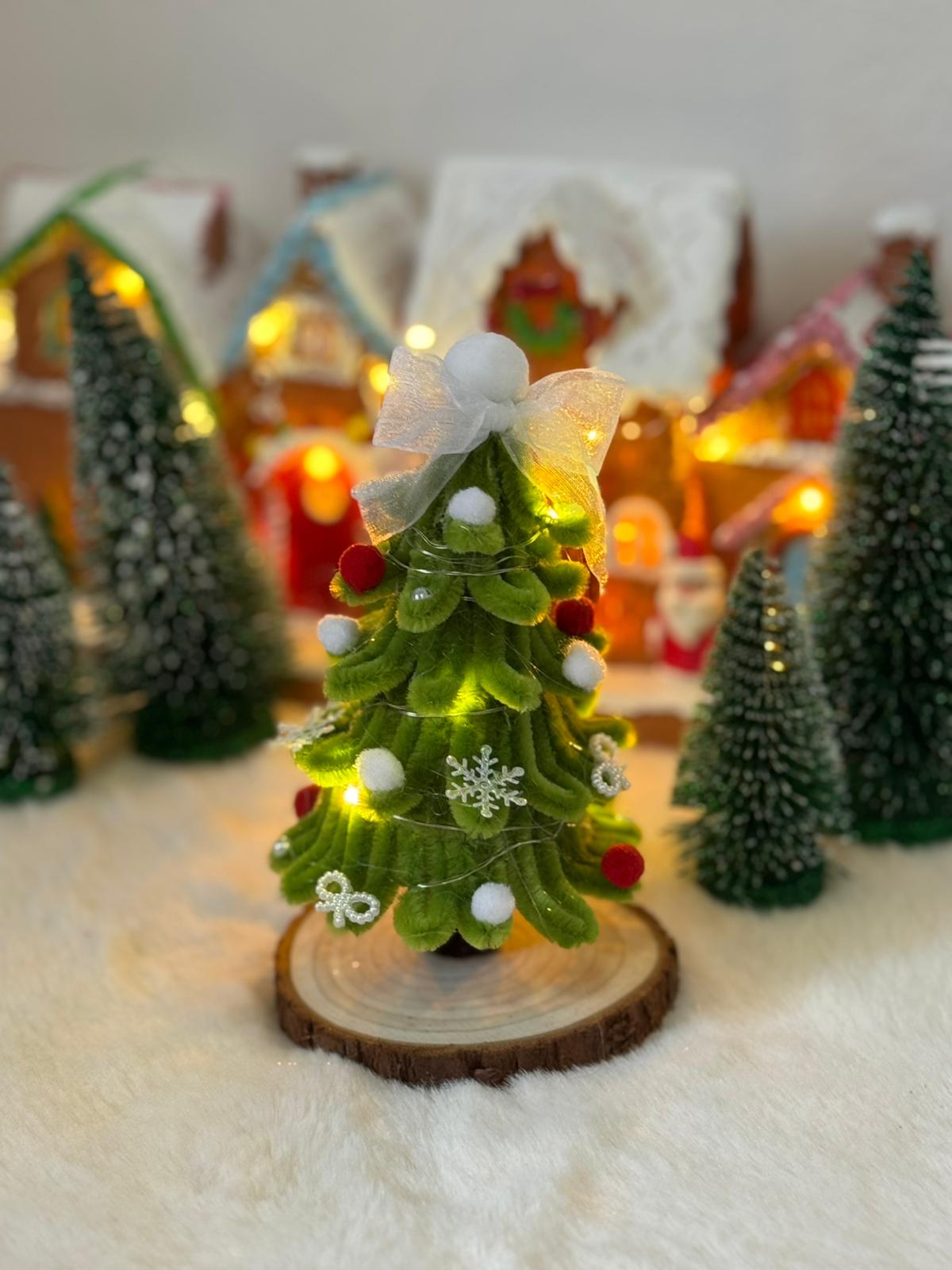 Mini albero di Natale natalizio fatto a mano da Made By Hand Italia, decorazione artigianale