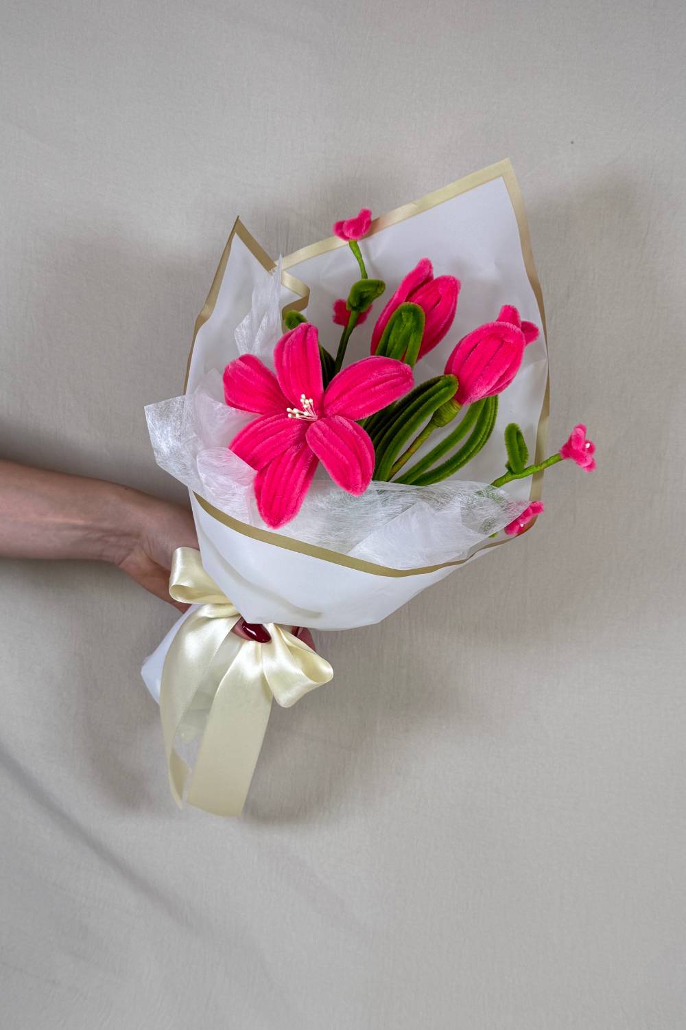 Mazzo di fiori Piccolo - Small Bouquet fatto a mano in Scovolini 34 cm di MadeByHand, insieme di fiori di colore Magenta