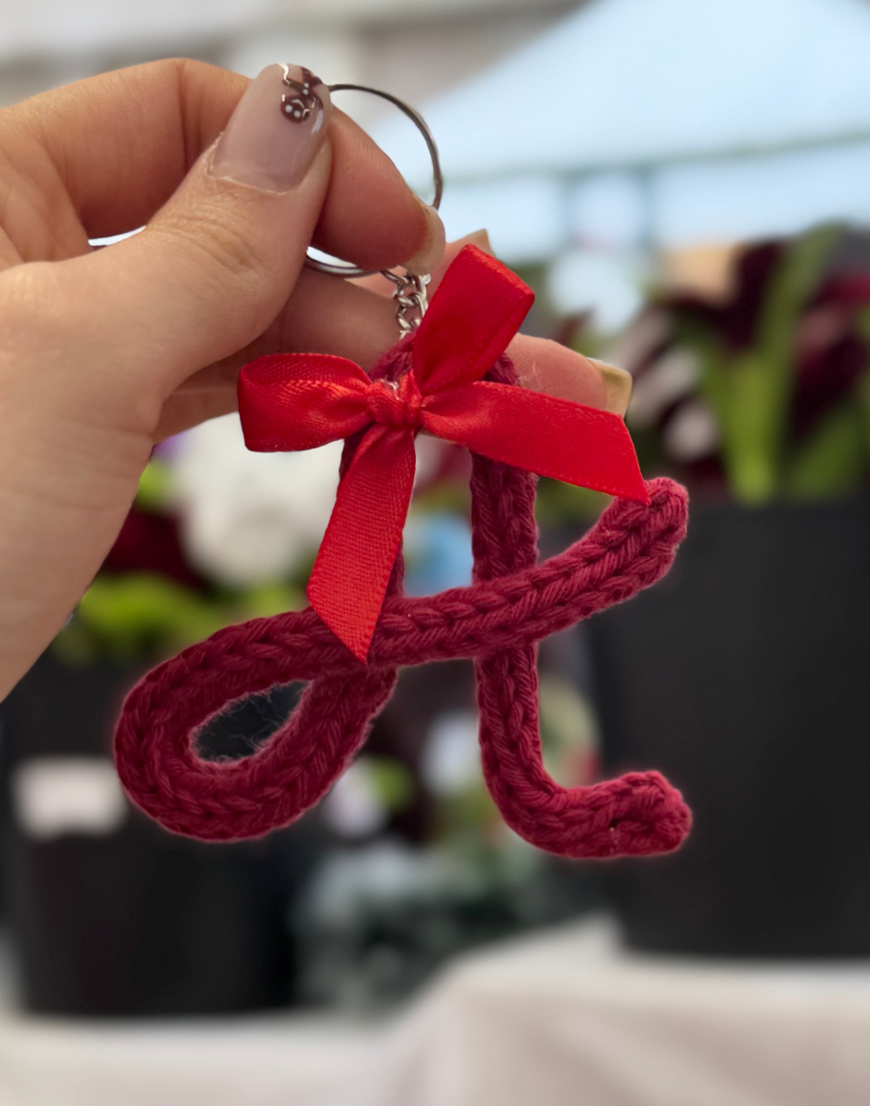  Portachiavi artigianale a forma di lettera a fatto a mano da Made By Hand Italia, idea regalo personalizzata