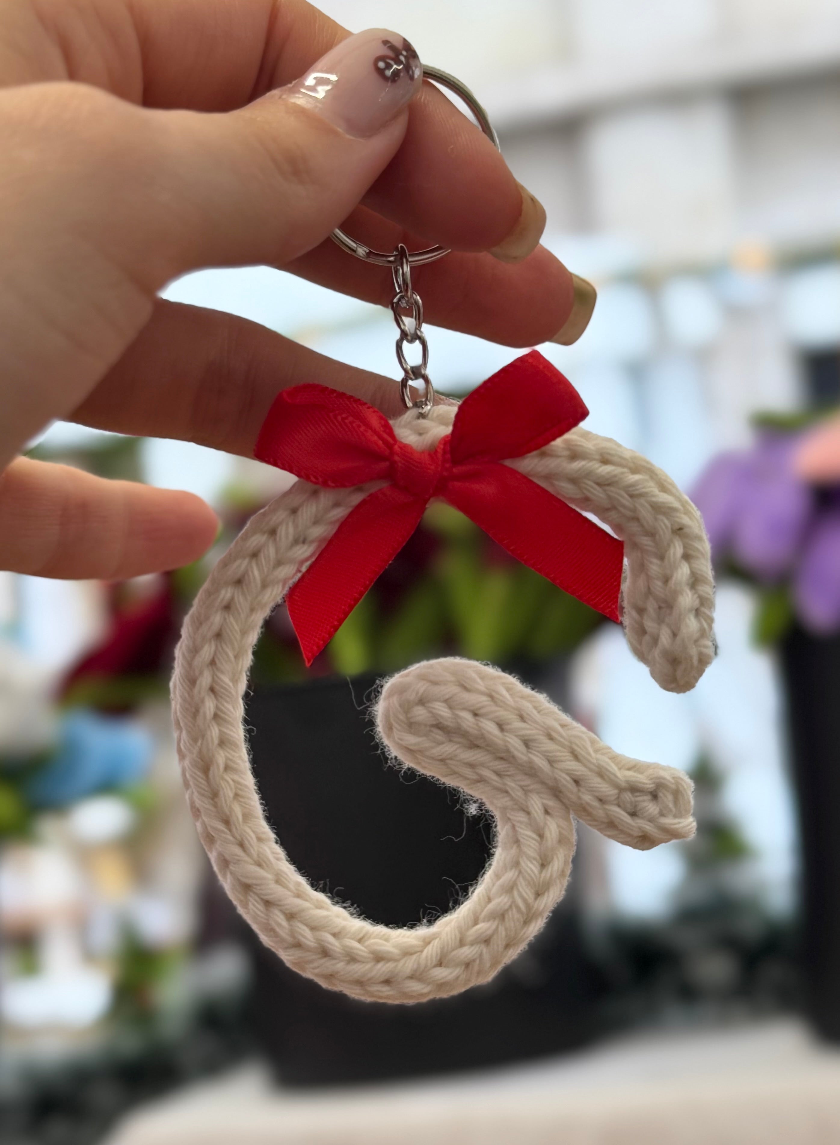 Portachiavi artigianale a forma di lettera g fatto a mano da Made By Hand Italia, regalo personalizzato