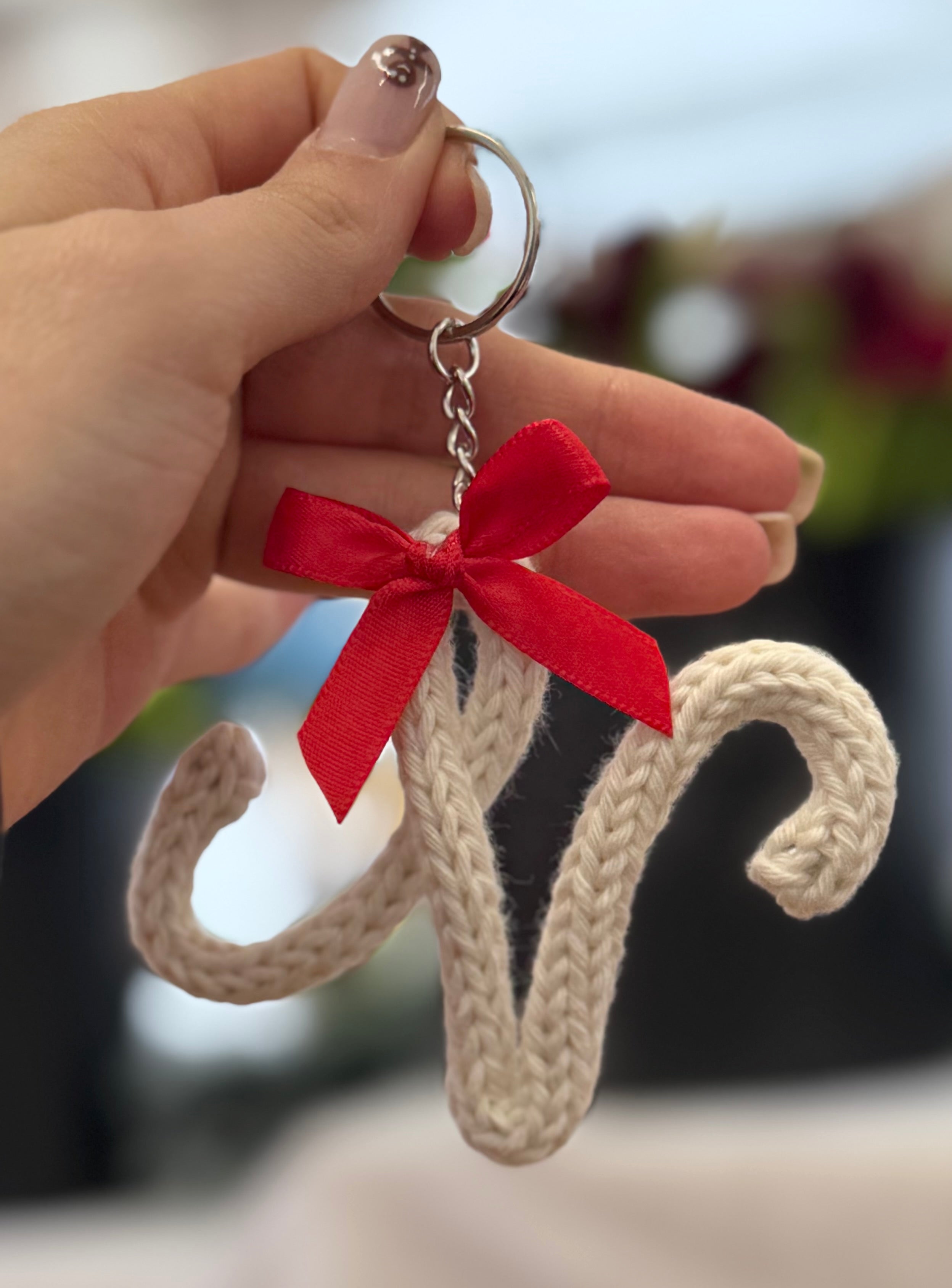  Portachiavi artigianale a forma di lettera a fatto a mano da Made By Hand Italia, idea regalo personalizzata