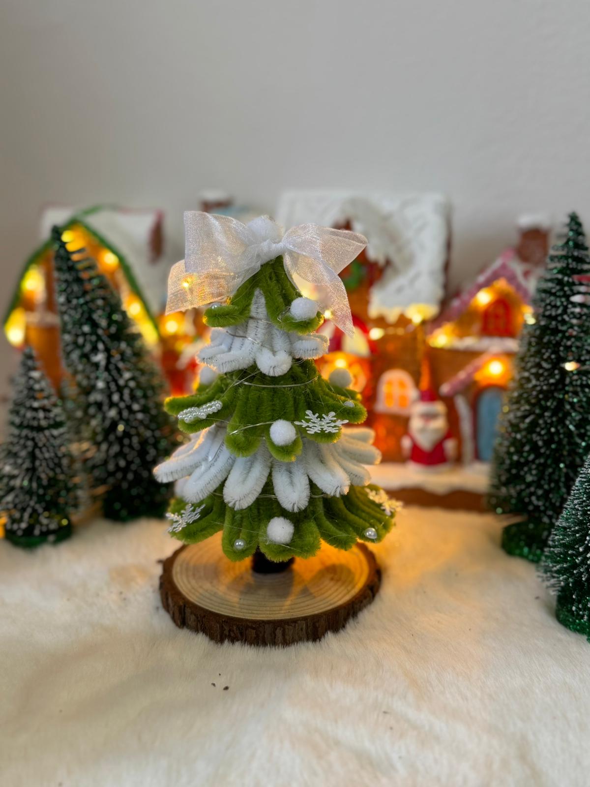 Mini albero di Natale artigianale fatto a mano da Made By Hand Italia, addobbo natalizio